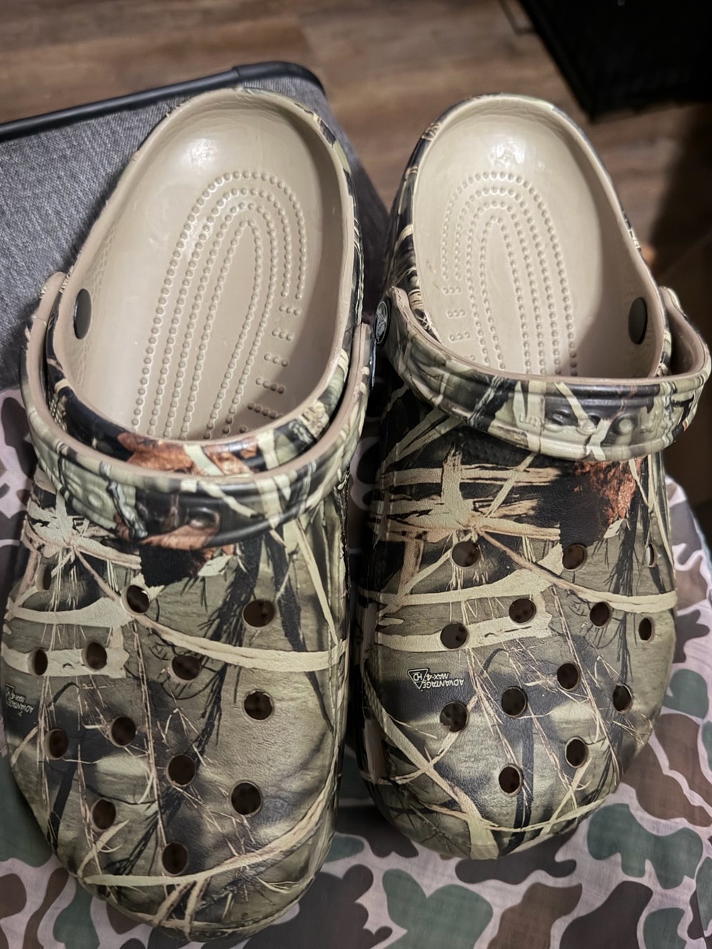 Men’s crocs 7 Women’s 9